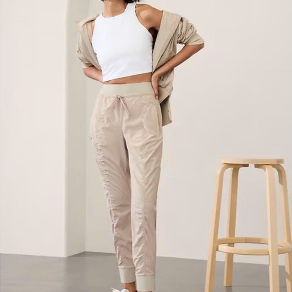 Athleta Attitude Jogger mid-rise lightweight beige tan ruched Size 8/T